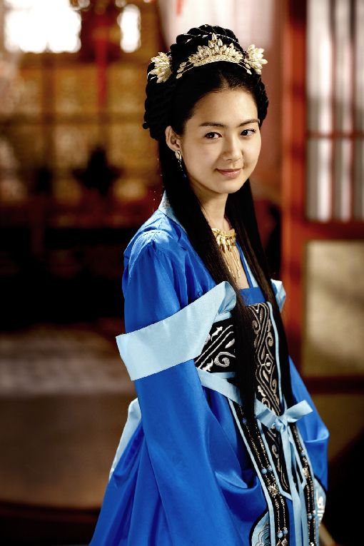 Lee Yo Won as Queen Seon Duk